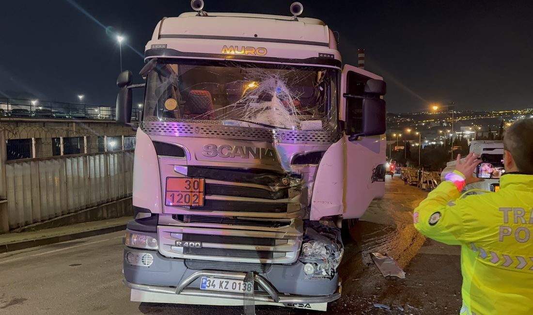 Kocaeli’de freni boşalan park halindeki tankerin geri kayması sonucu 3