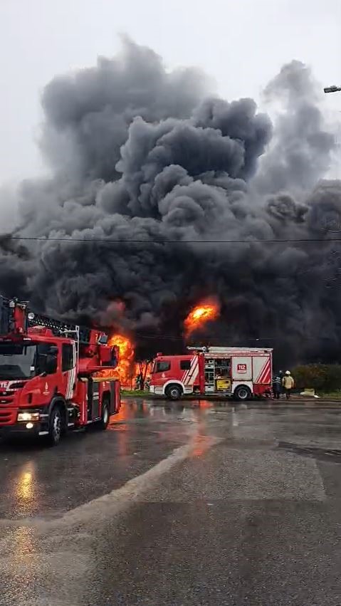 Kablo ve inşaat malzemeleri üreten bir fabrikada bilinmeyen bir nedenle