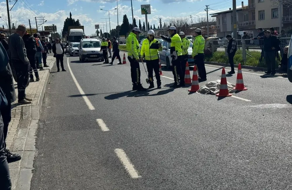 Torbalı ilçesinde yolun karşı tarafına geçmeye çalışan kadın, otomobil çarpması