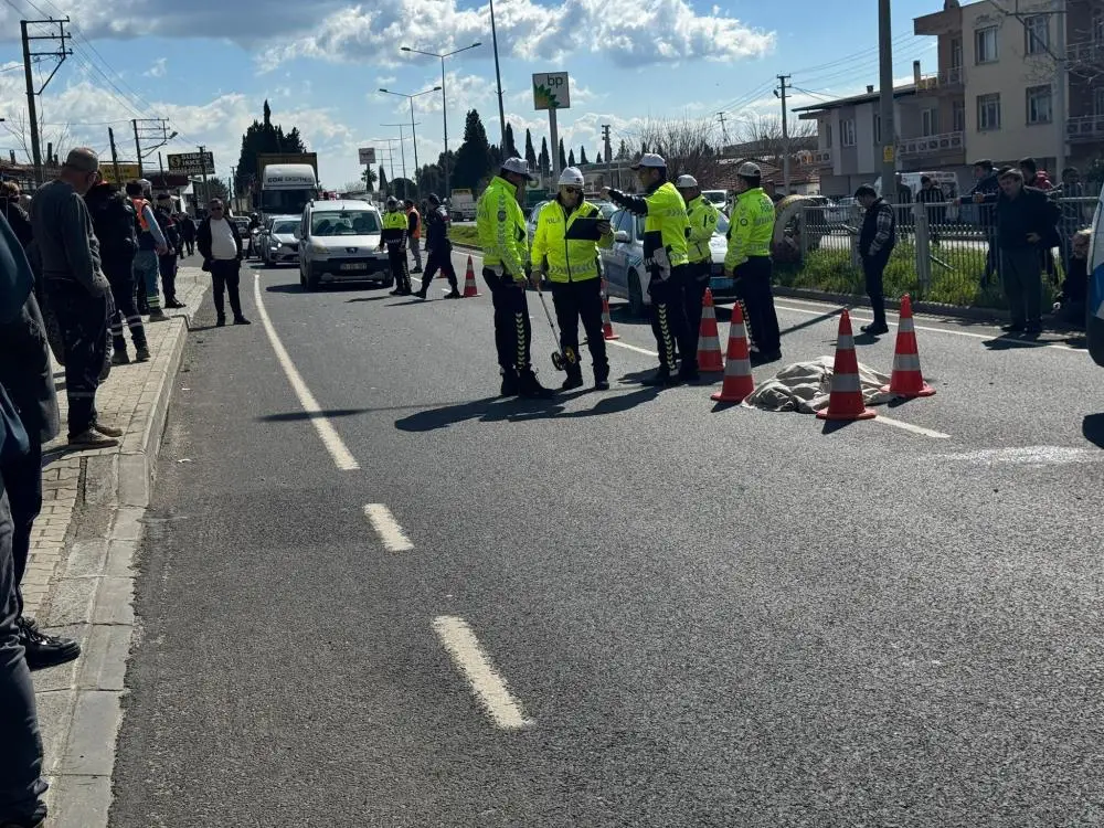 Torbalı ilçesinde yolun karşı tarafına geçmeye çalışan kadın, otomobil çarpması