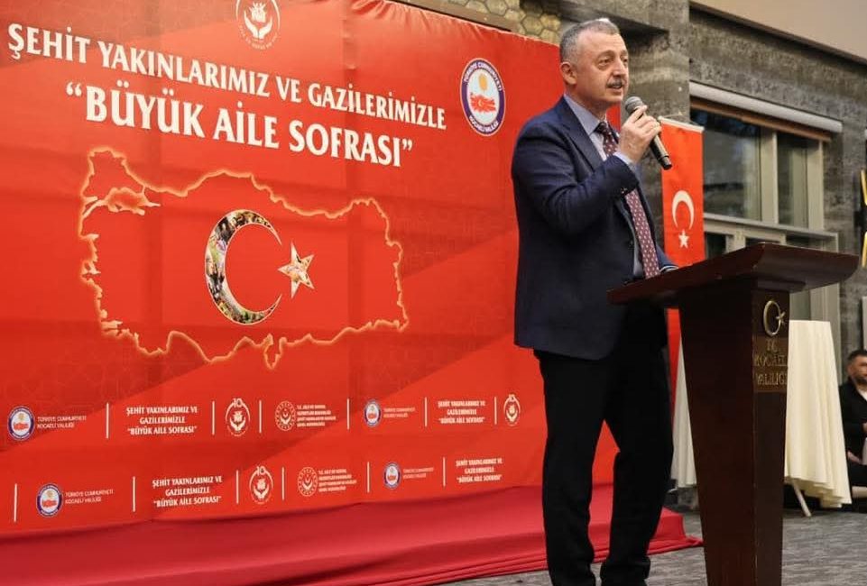 Kocaeli Valisi İlhami Aktaş ve Kocaeli Büyükşehir Belediye Başkanı Tahir