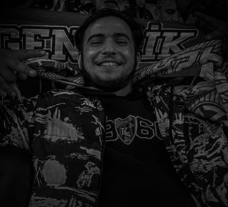 Kocaelispor ile Beşiktaş arasında oynanan Ziraat Türkiye Kupası karşılaşmasında tribünden