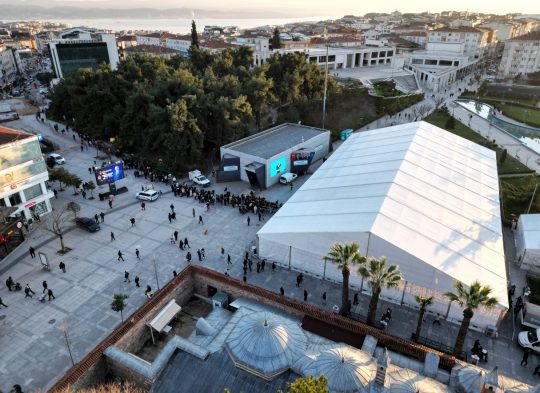 Kocaeli Büyükşehir Belediyesi tarafından Gebze Kent Meydanı’nda kurulan Ramazan Çadırı’nda