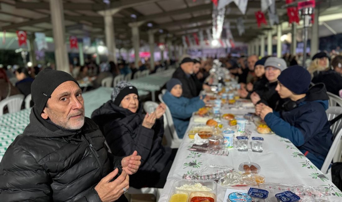 İzmit Belediyesi, Ramazan ayının paylaşma ve dayanışma ruhunu yaşattığı halk