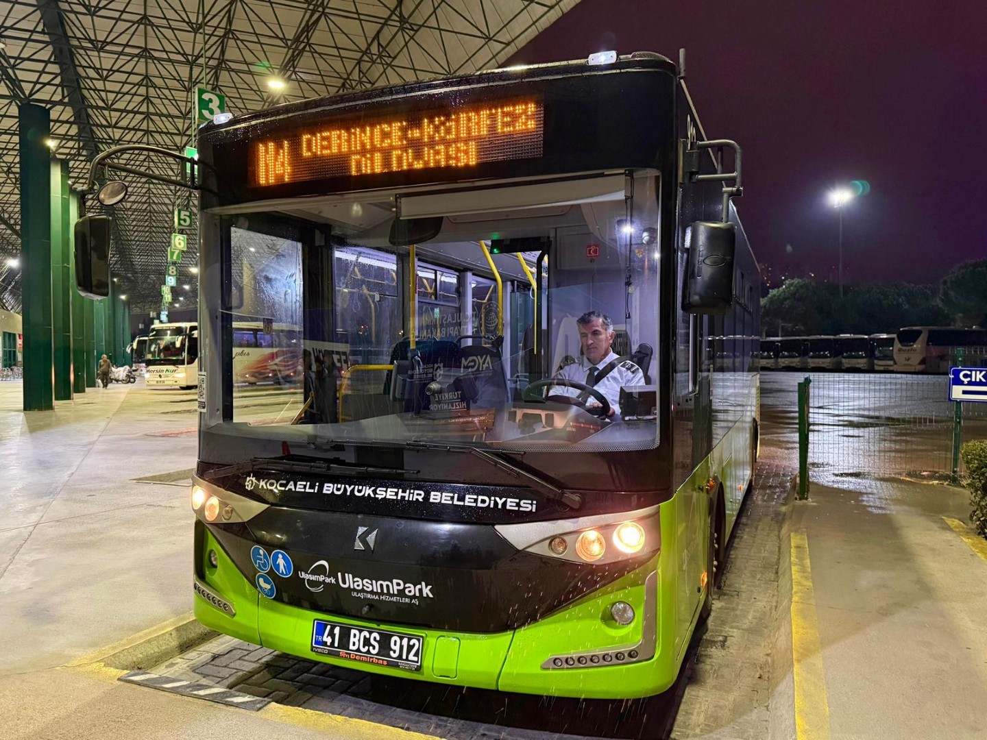 Kocaeli Büyükşehir Belediyesi tarafından başlatılan gece seferleri uygulamasıyla N1, N2,