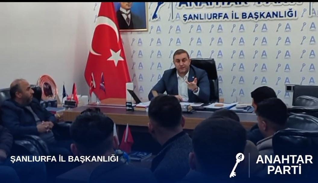 Anahtar Parti Şanlıurfa İl Başkanı Metin Baydar, il başkanlığında gençlerin