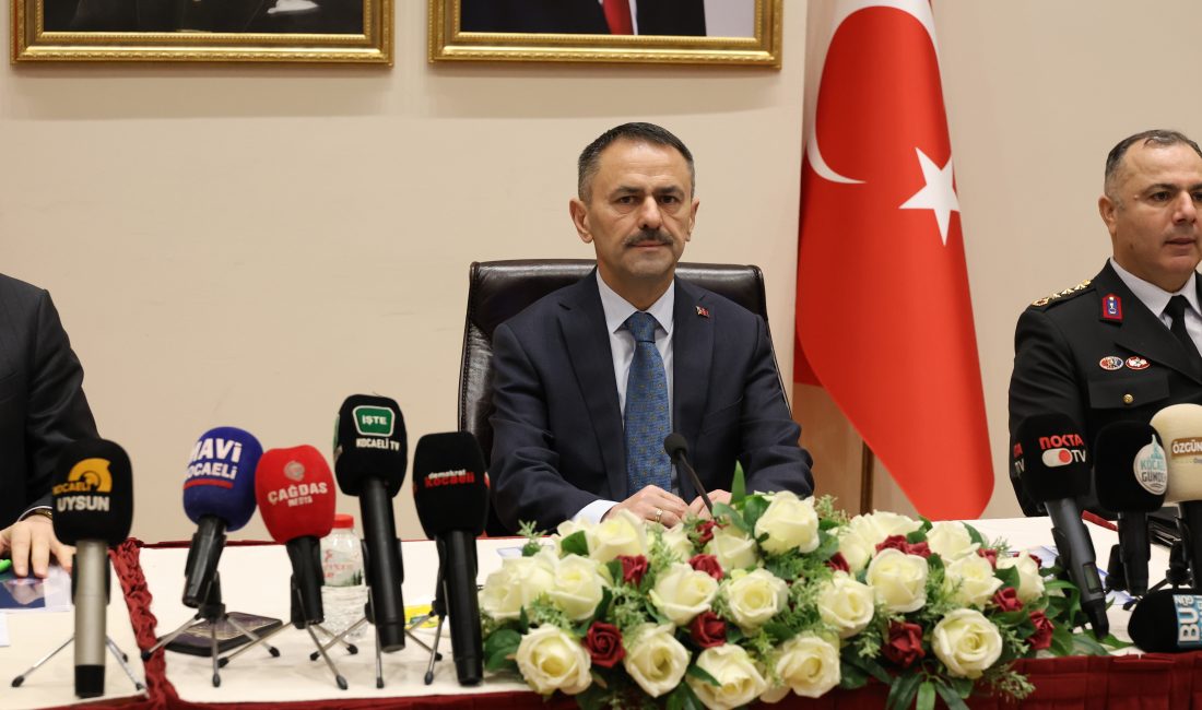 ​İlimizin güvenlik verilerinin titizlikle ele alındığı asayiş toplantısında konuşan Vali