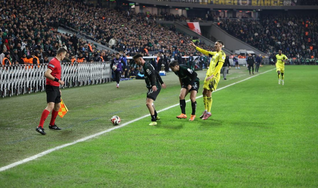 Trendyol Süper Lig’in 20. haftasında Kocaelispor Fenerbahçe'yi konuk etti zorlu