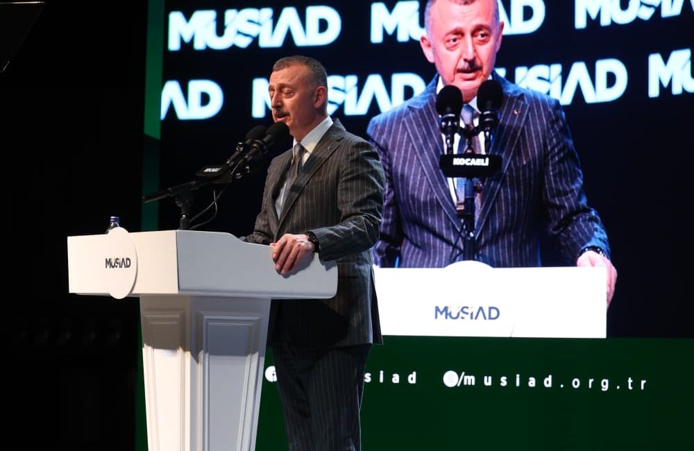  Tahir Büyükakın, MÜSİAD tarafından düzenlenen “Türkiye’nin Deprem Direnci” panelinde