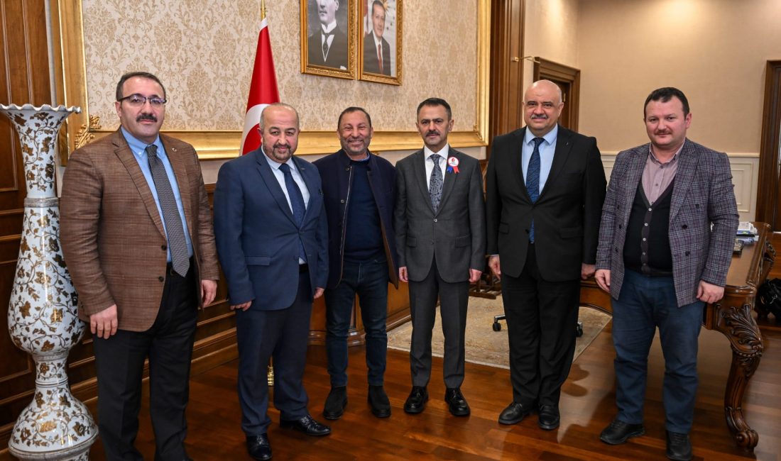 Kocaeli Valisi İlhami Aktaş, İzmit Belediyesi üst düzey yönetimini makamında
