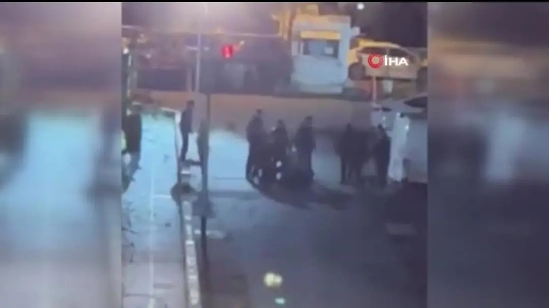 İstanbul’un en hareketli noktalarından biri olan Beyoğlu, iki grup arasında
