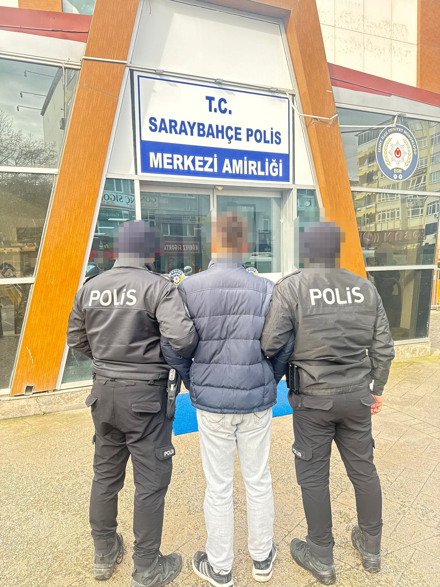 Banka veya kredi kurumlarını araç olarak kullanarak dolandırıcılık yapan ve