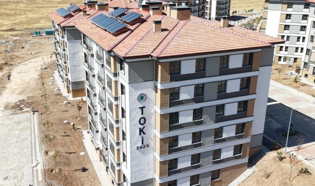 Kocaeli’de yürütülen Yüzyılın Konut Projesi kapsamında bugün gerçekleştirilen kura çekimiyle