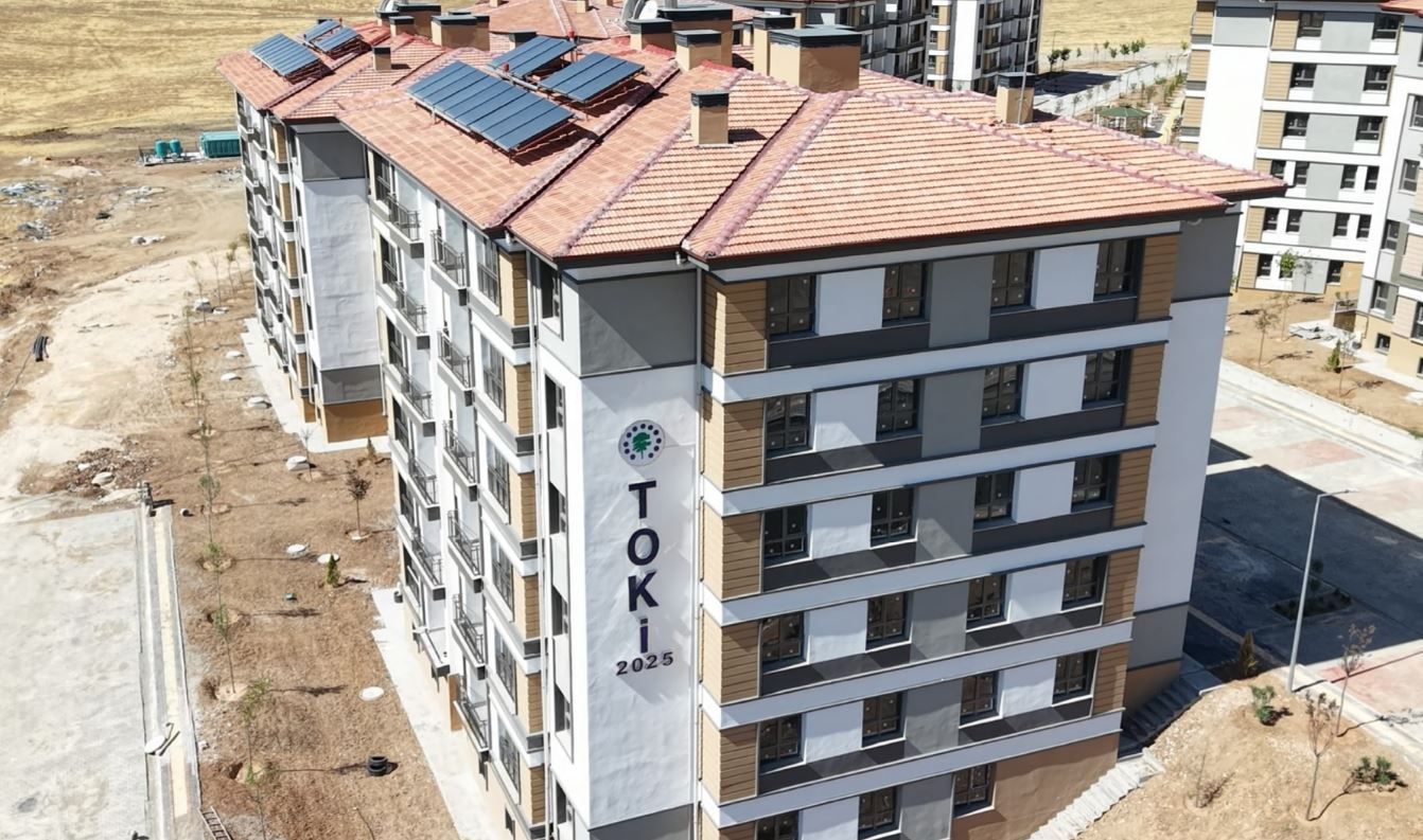 Kocaeli’de yürütülen Yüzyılın Konut Projesi kapsamında bugün gerçekleştirilen kura çekimiyle