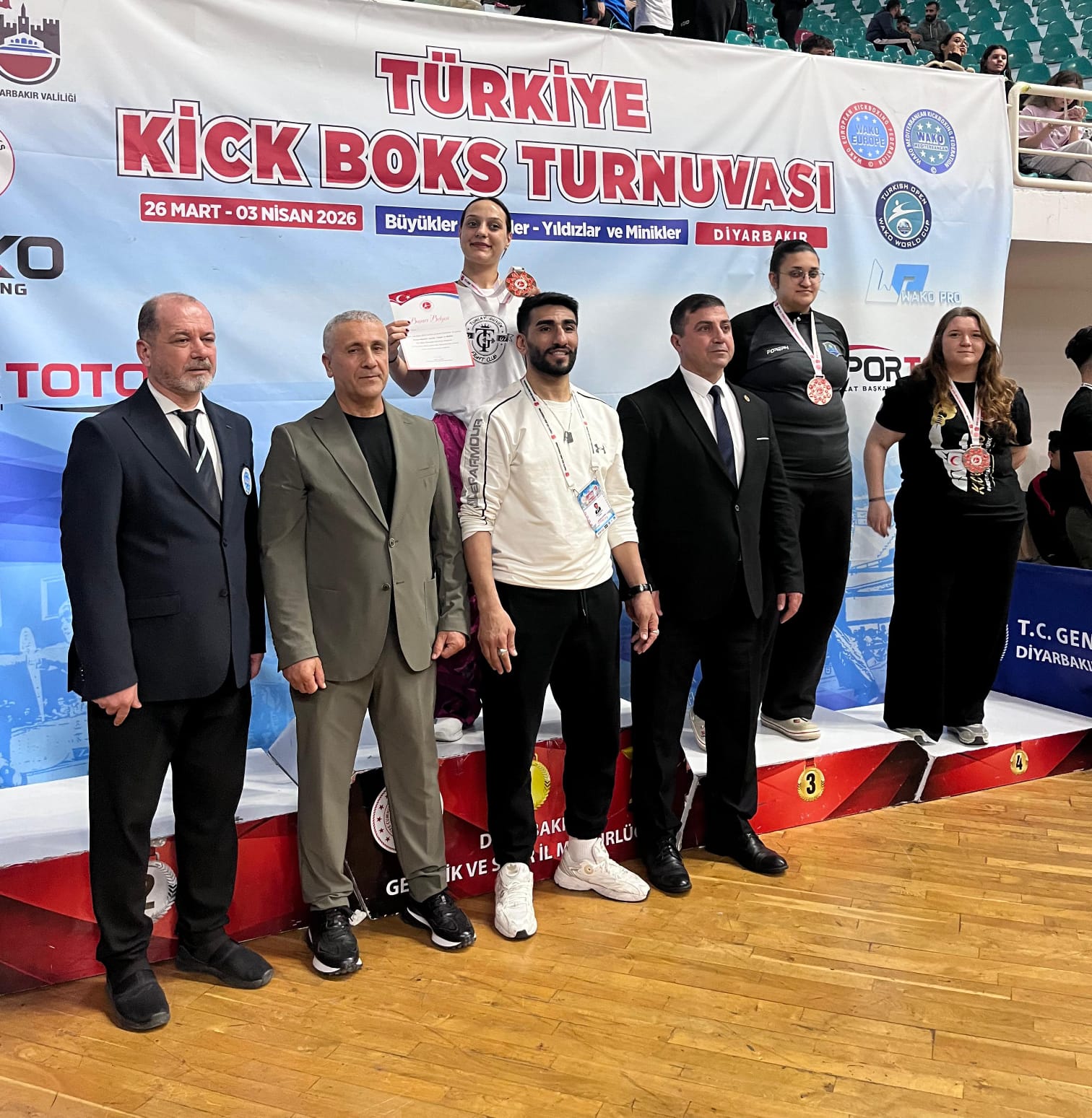Çayırova Belediyesi Eğitim Spor Kulübü Kick Boks branşı sporcuları, 26-29