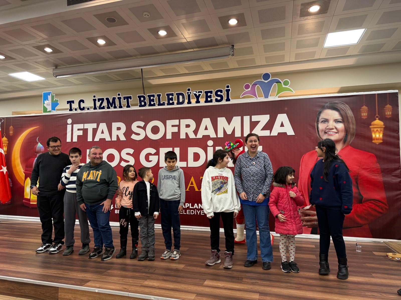 İzmit Belediyesi, bünyesindeki merkezlerden hizmet alan özel bireyler ve ailelerini