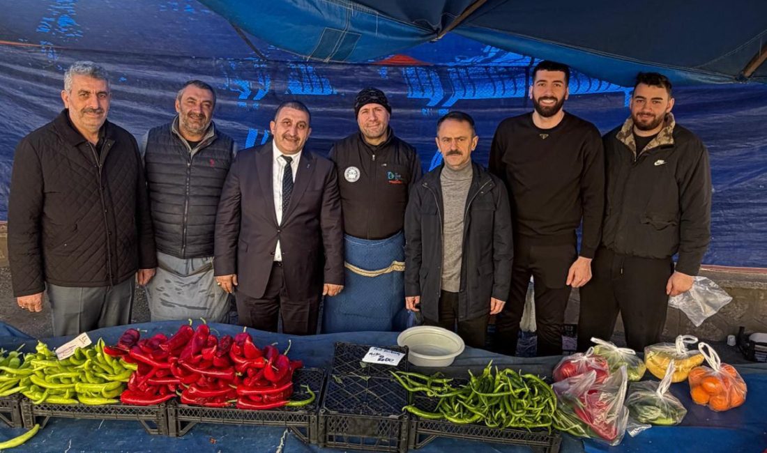 Kocaeli Valisi İlhami Aktaş, İzmit Kozluk Mahallesi’nde kurulan semt pazarını
