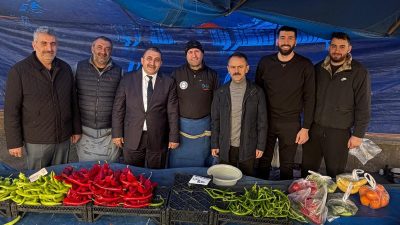 Kocaeli Valisi İlhami Aktaş, İzmit Kozluk Mahallesi’nde kurulan semt pazarını
