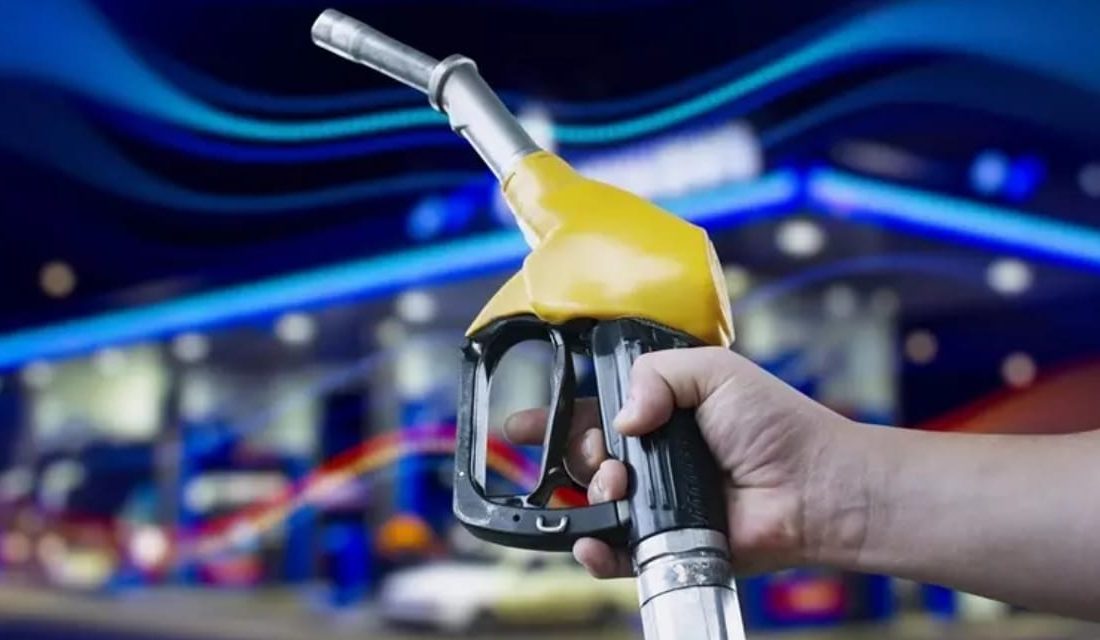 Motorin fiyatlarında gece yarısı yürürlüğe giren indirim uzun soluklu olmadı.