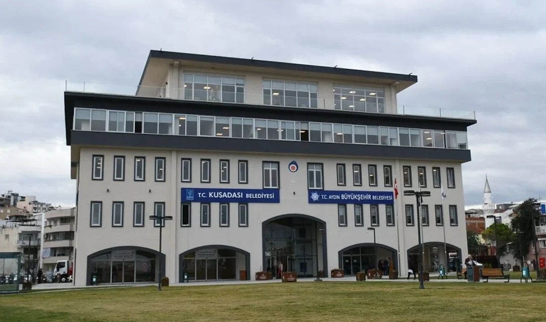 Aydın’ın turistik ilçesi Kuşadası’nda, belediye yönetimini sarsan yolsuzluk soruşturması derinleşiyor.