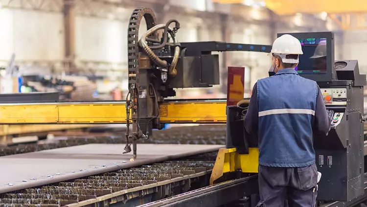 Türkiye genelinde sanayi, inşaat ve ticaret-hizmet sektörlerinde istihdam grafiği hareketlendi.