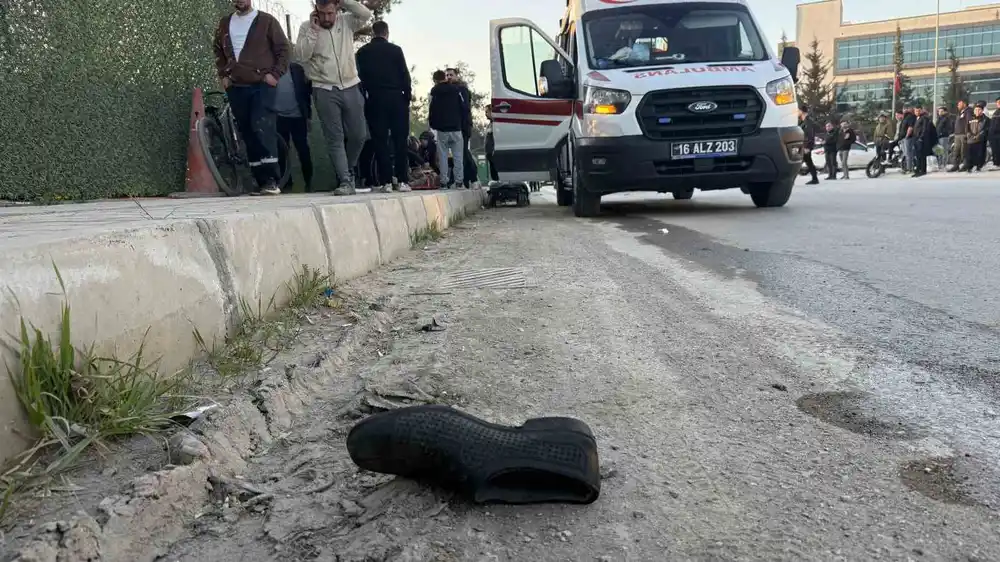 Bursa’nın İznik ilçesinde otomobilin çarptığı bisiklet sürücüsü, kaldırıldığı hastanede yaşamını