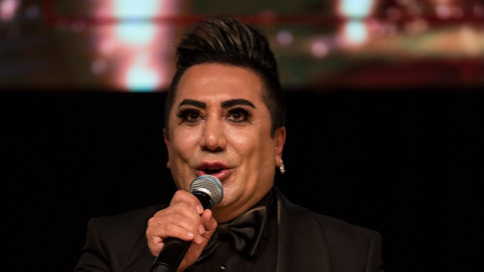 Sosyal medya hesabından başörtüsü takarak paylaştığı video nedeniyle "halkı kin