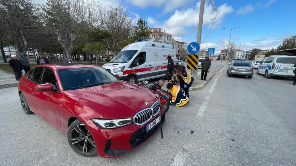 Karaman'da otomobil ile motosikletin çarpışması sonucu meydana gelen trafik kazasında