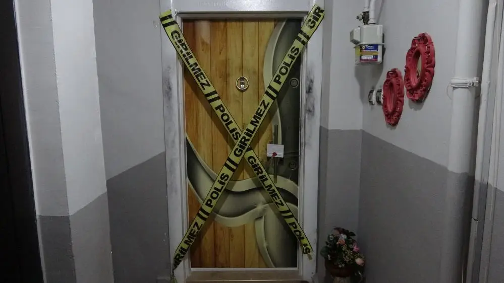 Körfez ilçesinde 63 yaşındaki Gül Dağ, yatalak annesine yemek hazırladığı