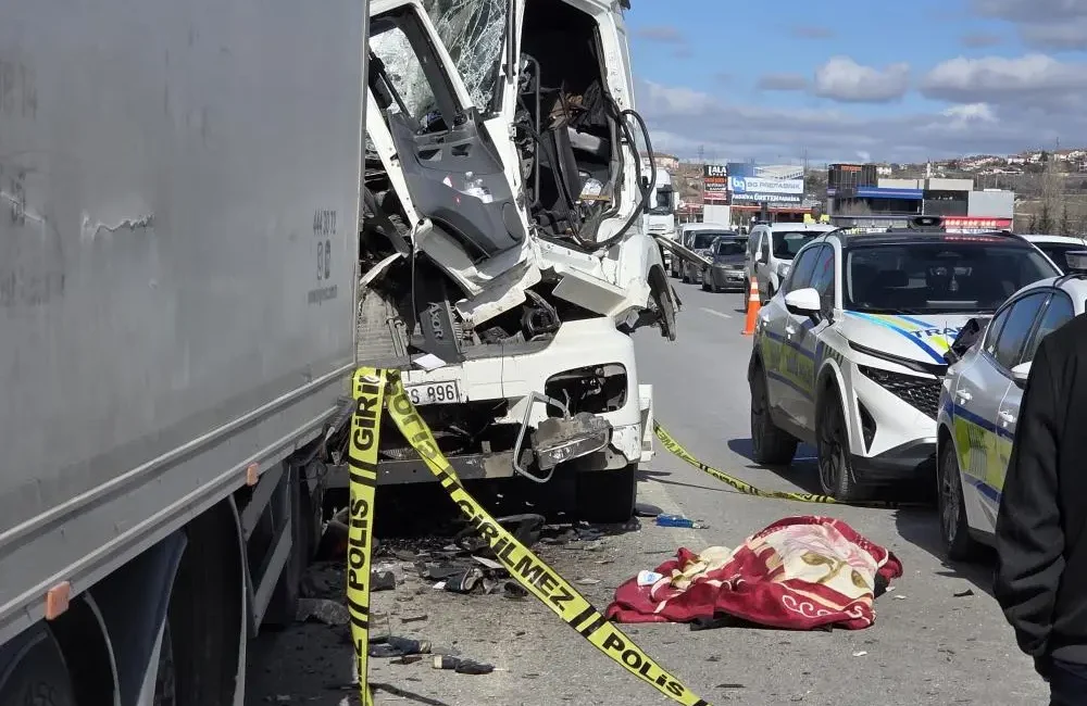 Ankara’da seyir halindeki bir tanker, geriye doğru manevra yapan tıra