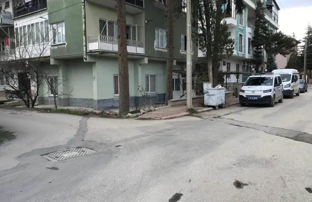 Konya’nın Ereğli ilçesinde tartıştığı erkek arkadaşı tarafından bıçaklanan kadın yaralandı.