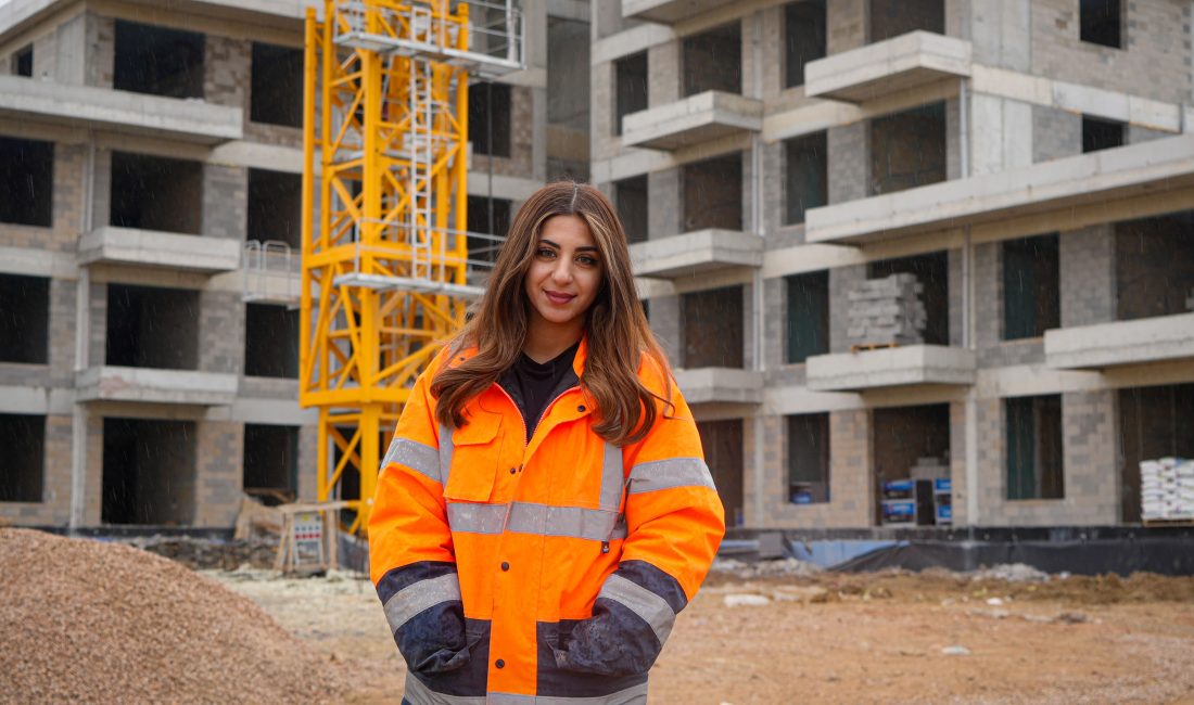 Ankara’da yaşayan 20 yaşındaki Mezra Coşkun, annesinin tavsiyesiyle başladığı kule