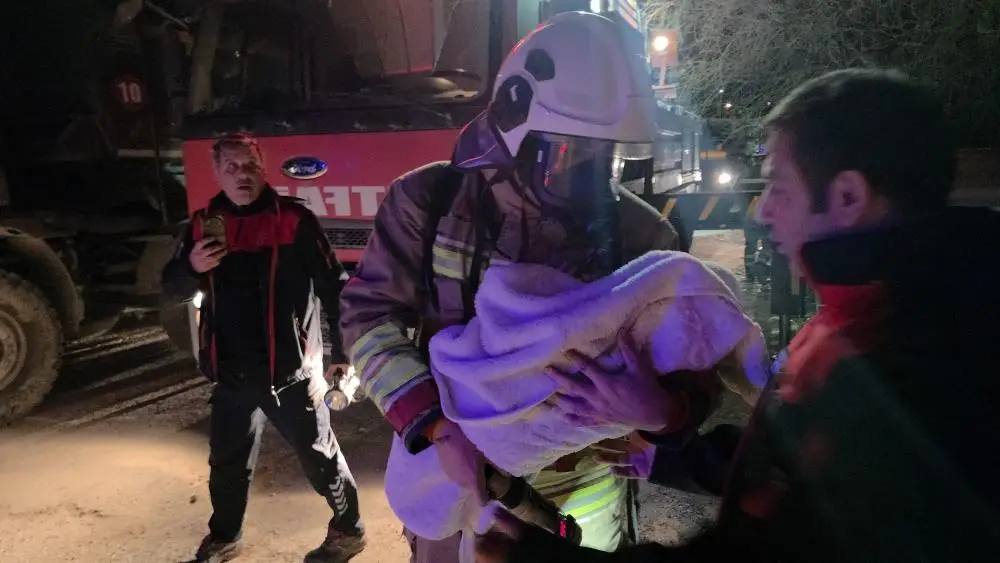 Hatay’da bir apartmanda çıkan yangında mahsur kalan 30 kişi itfaiye