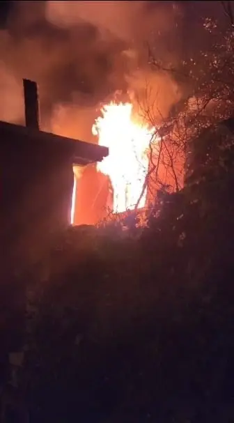 Beyoğlu’nda metruk bir binada çıkan yangın, itfaiye ekiplerinin müdahalesiyle söndürüldü.