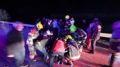 Balıkesir’de kontrolden çıkan otomobilin şarampole uçması sonucu meydana gelen trafik