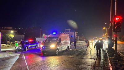 Manisa’nın Kula ilçesinde, D300 Karayolu üzerinden yolun karşısına geçmeye çalışan