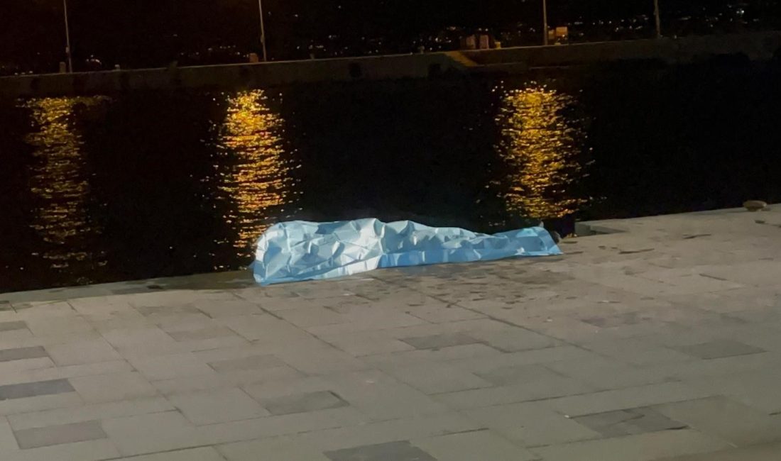 Sinop sahil bandında denizde hareketsiz yatan bir erkek şahıs, devriye