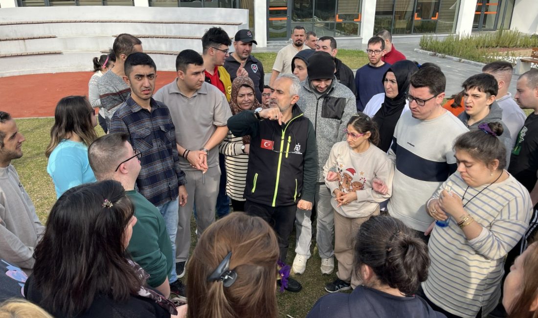Kocaeli’de 1-7 Mart Deprem Haftası kapsamında düzenlenen etkinliklerde, öğrenci, öğretmen