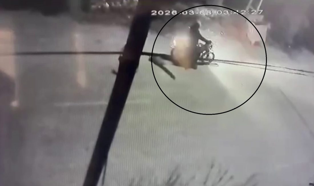 Hatay’ın Dörtyol ilçesinde ticari anlaşmazlık yaşadığı kişinin evine motosikletle gelerek