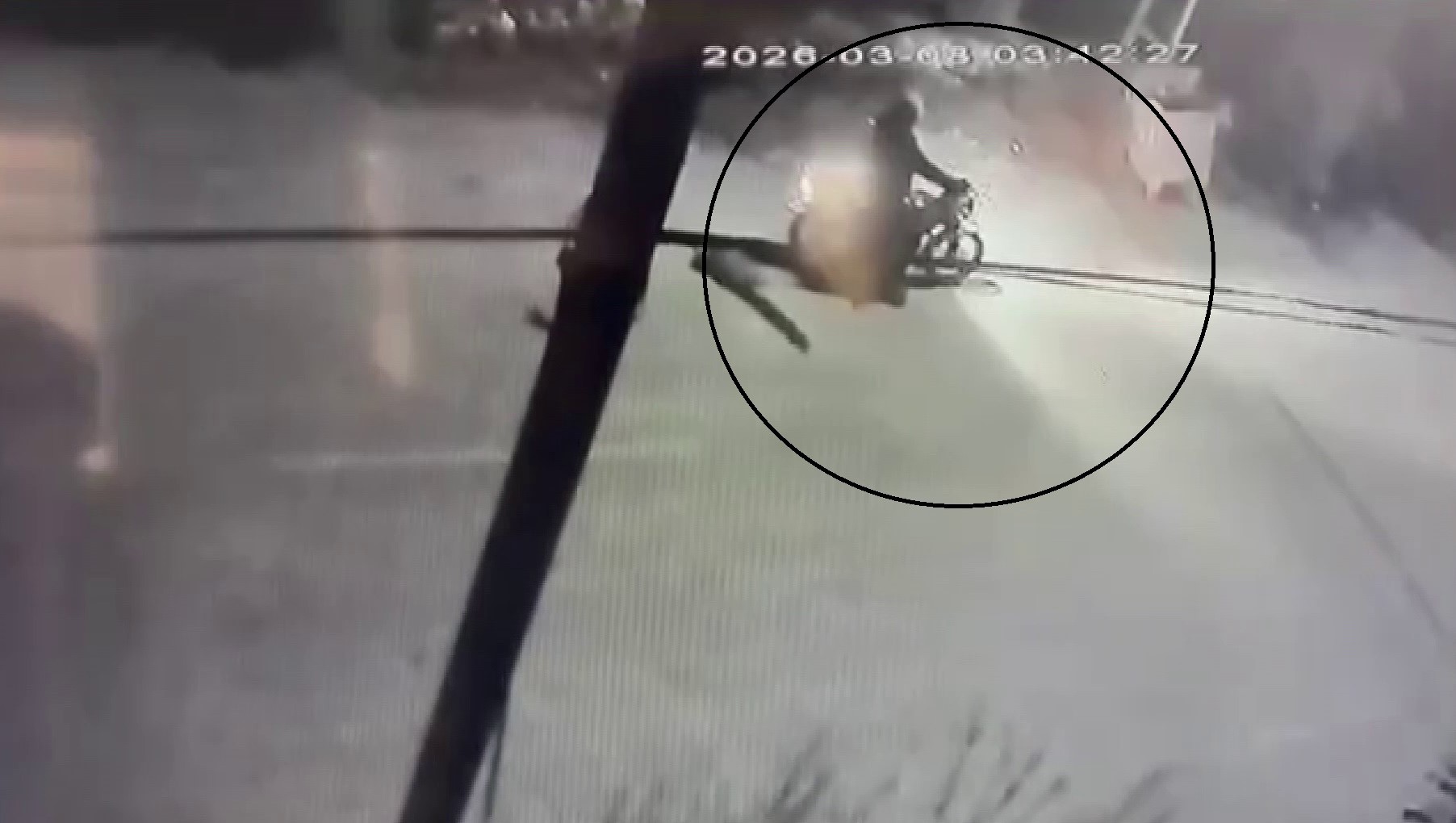 Hatay’ın Dörtyol ilçesinde ticari anlaşmazlık yaşadığı kişinin evine motosikletle gelerek