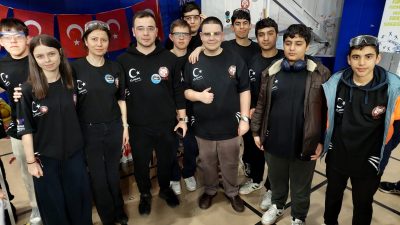 Gebze'nin farklı okullarından gelen öğrencilerden oluşan Wolfs ve Flying Cats