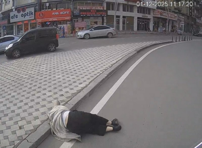 Afyonkarahisar’da şehir içi yolcu otobüsünün yaya geçidinde bir kadına çarptığı