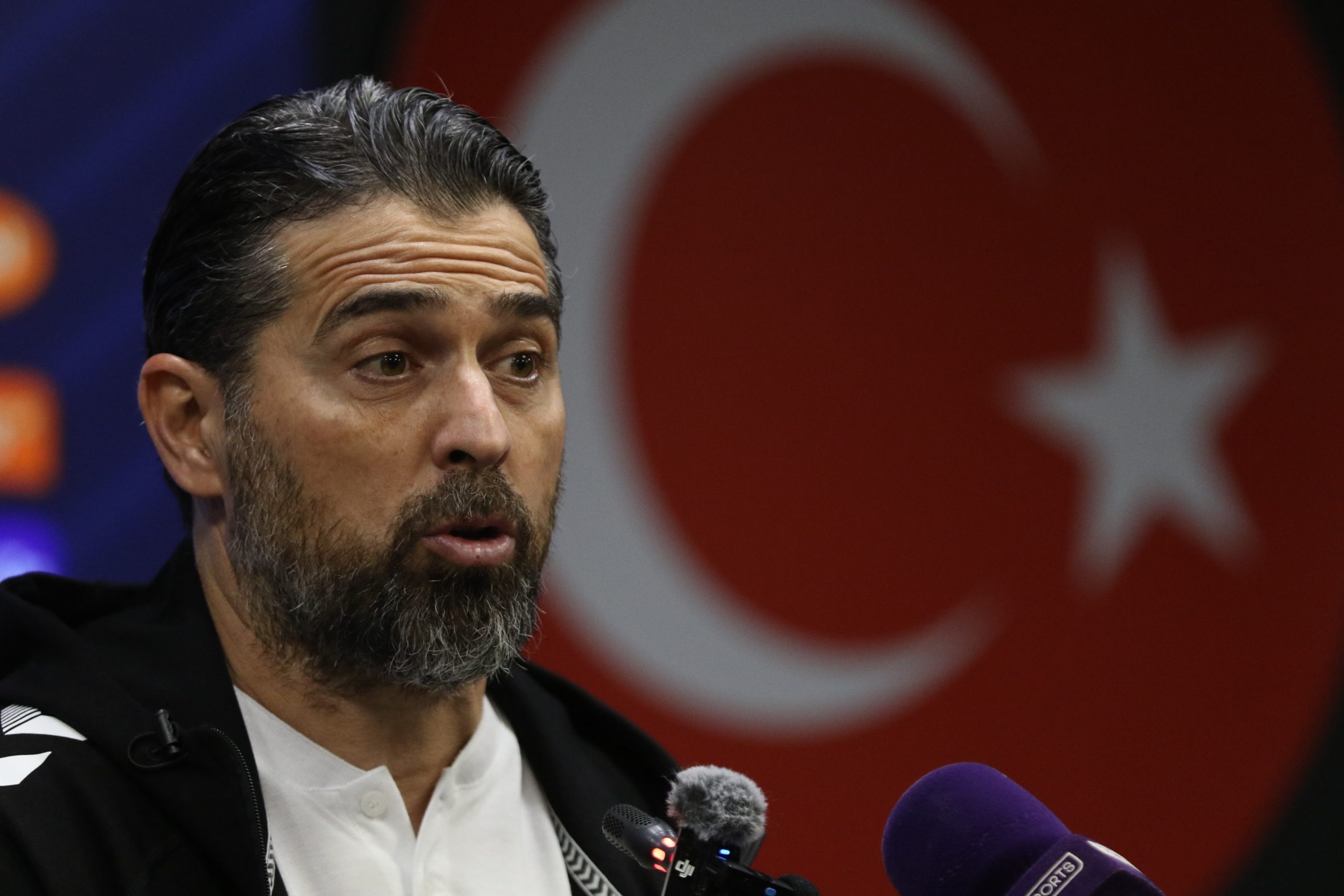 Konyaspor Teknik Direktörü İlhan Palut, uzatma dakikalarında penaltıdan buldukları golle