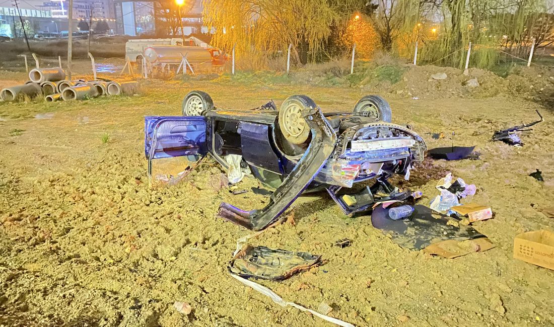 Ankara'nın Yenimahalle ilçesinde direksiyon hakimiyeti kaybolan bir otomobil, önce bariyerlere