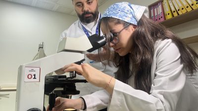 İzmir’de 16 yaşındaki lise öğrencisi Melek Öztürk, annesini kaybetmesinin ardından