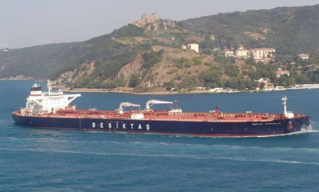 İstanbul Boğazı’na yaklaşmakta olan bir ham petrol tankerine yönelik gece