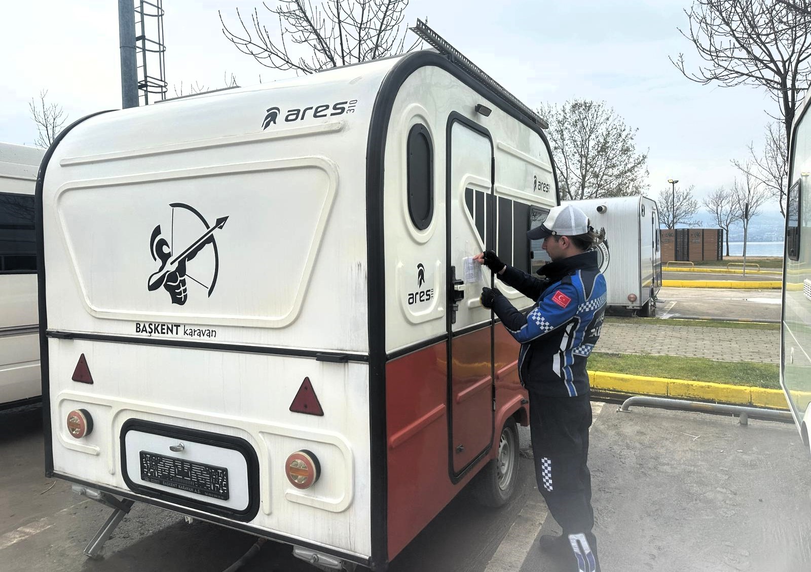 Sahil Otoparkı'nda yeni ücretlendirme sistemine geçildi, alanı işgal eden karavan