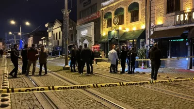 Kocaeli’nin İzmit ilçesinde gece saatlerinde bir eğlence mekanına düzenlenen silahlı