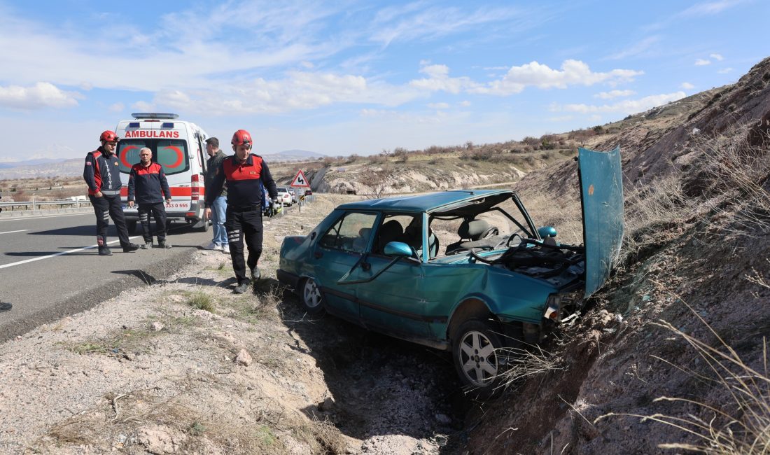 Nevşehir-Ürgüp kara yolunda kontrolden çıkan bir otomobil, refüjü aşarak karşı