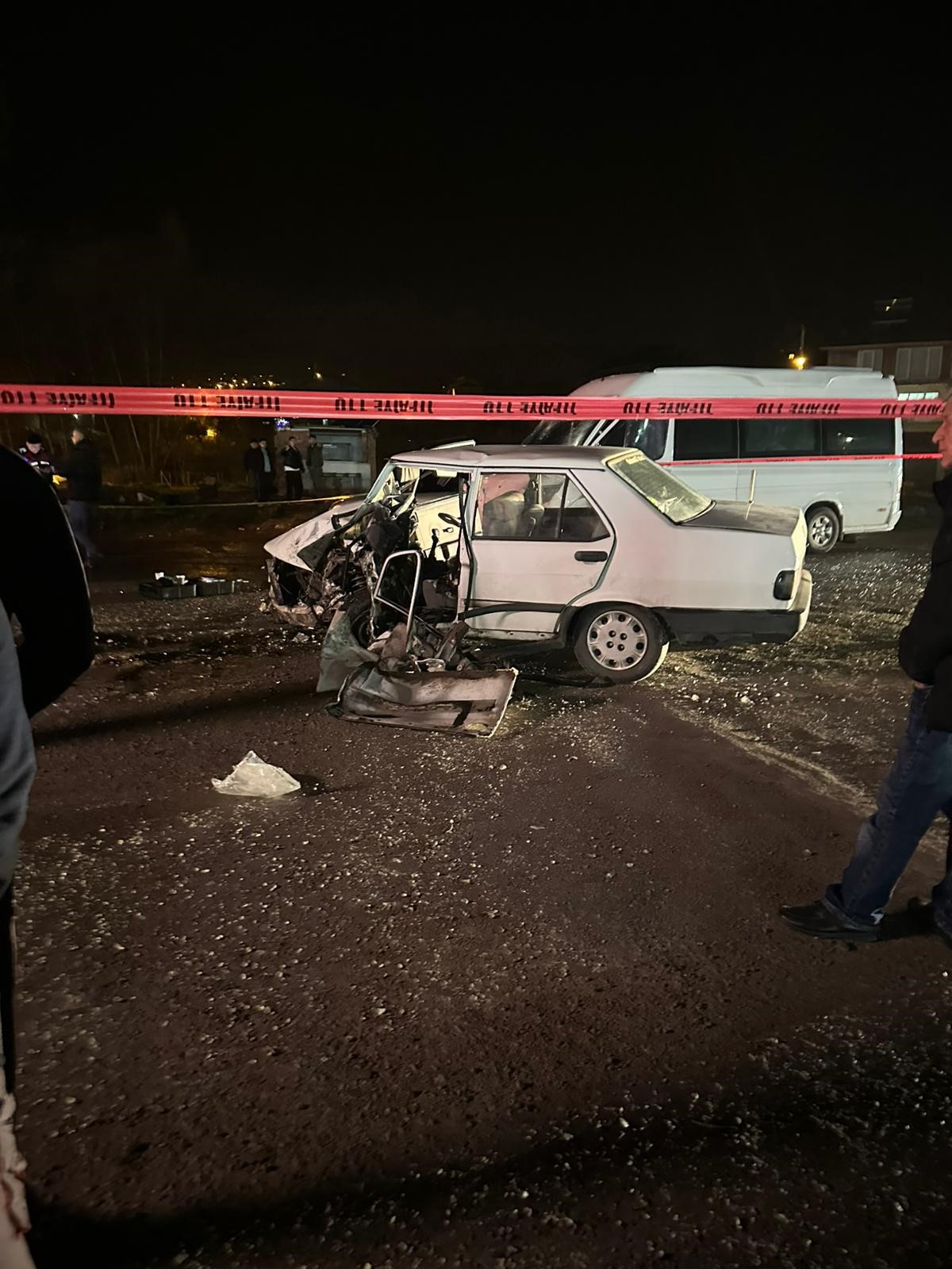 Zonguldak’ın Ereğli ilçesinde işçi servisi ile otomobilin kafa kafaya çarpışması